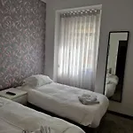 Zuni Πανσιόν